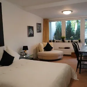 Apartment 900m To Exhibition 